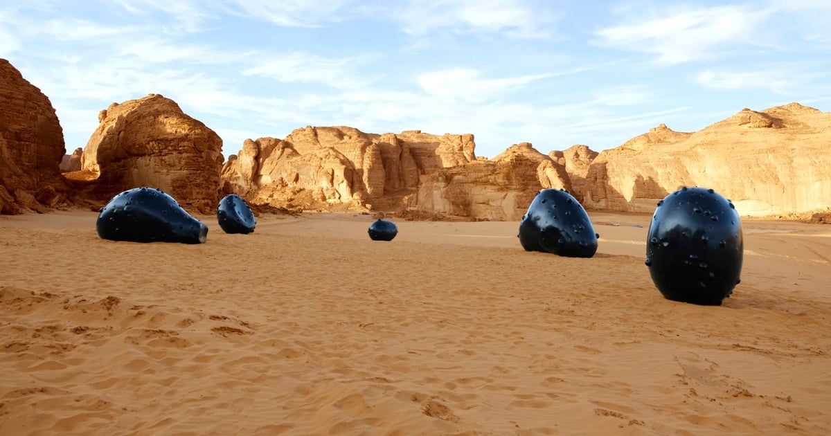 قصة عُمانية "غامضة" في معرض فني بالسعودية (صور)