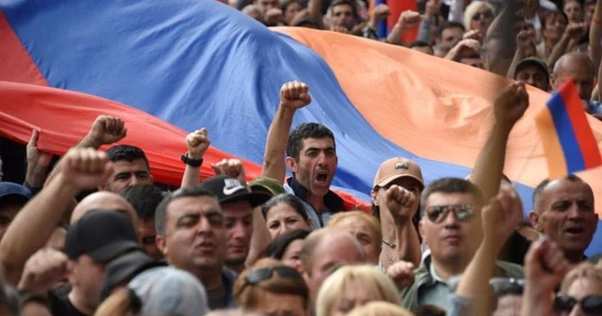 أرمينيا.. محتجون يطالبون بعزل رئيس الوزراء