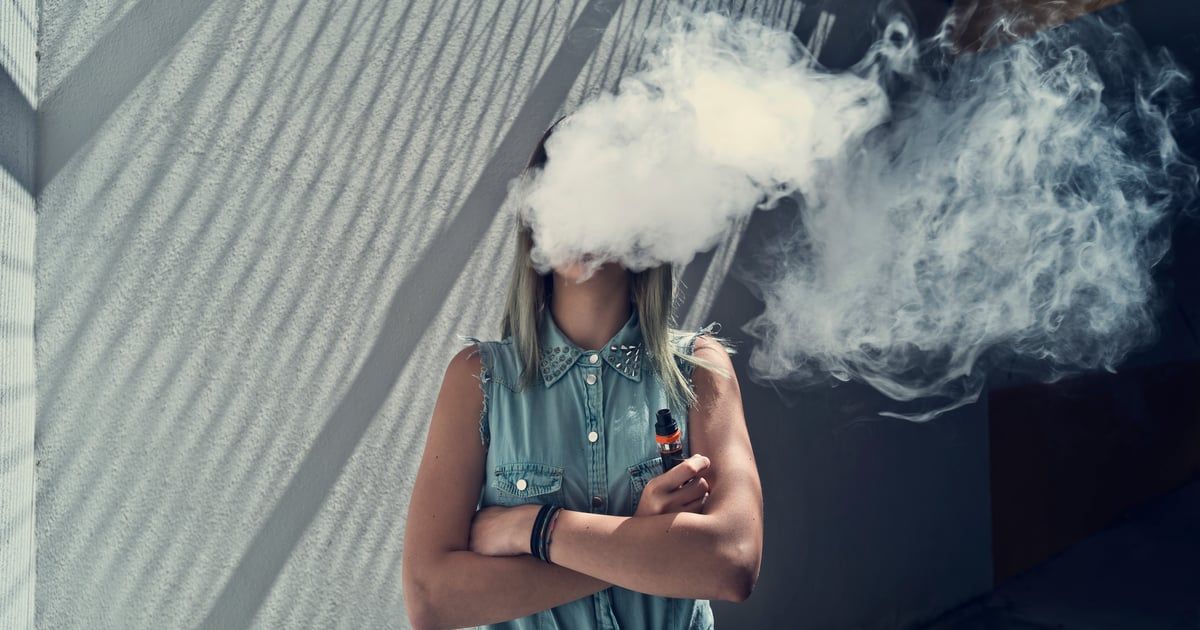 انهيار رئتي مراهقة بسبب "السيجارة الإلكترونية"