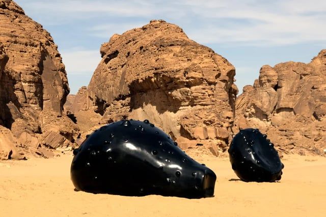 قصة عُمانية "غامضة" في معرض فني بالسعودية (صور)