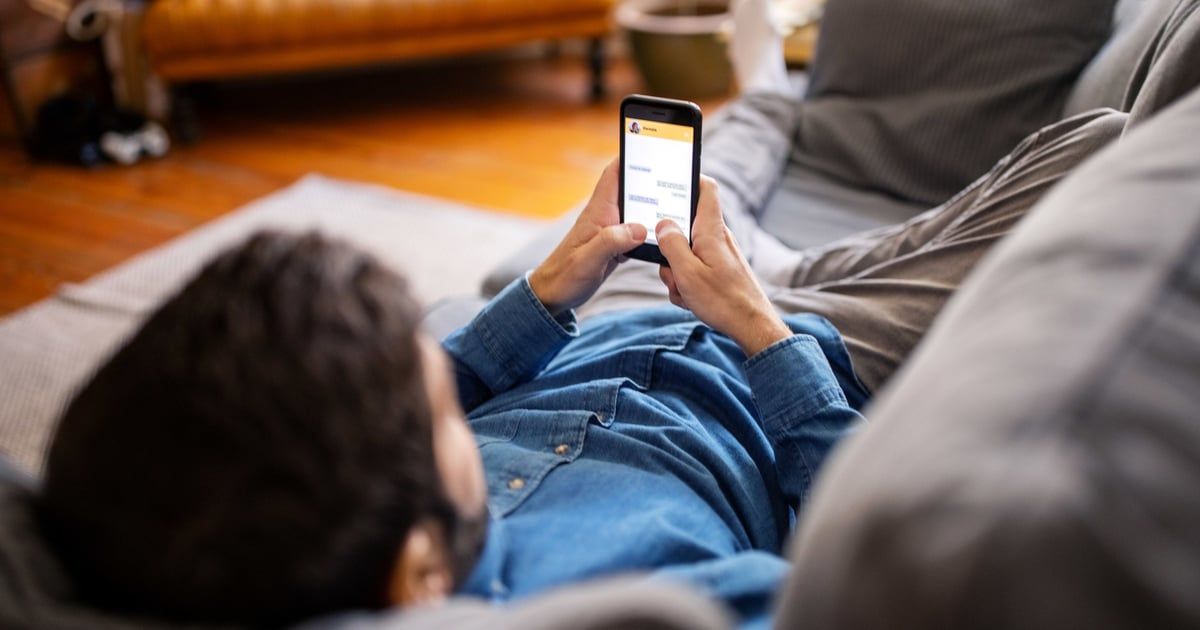 الهواتف وقلة النوم.. معلومات "مثيرة" عن الضوء الأزرق