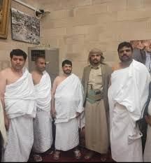 الوفد الحوثي بالسعودية يفاجئ الجميع يرفع شعارات سياسية داخل الحرم المكي أثناء الحج.. اتفرج
