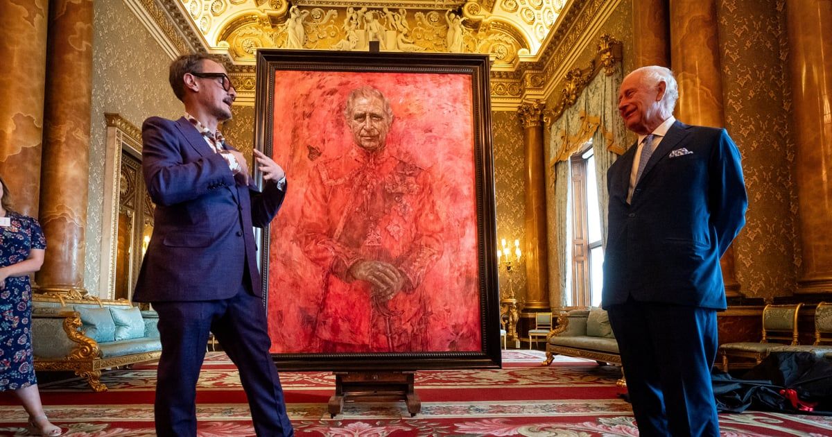 ناشطون يعتدون على لوحة الملك تشارلز المثيرة للجدل (فيديو)