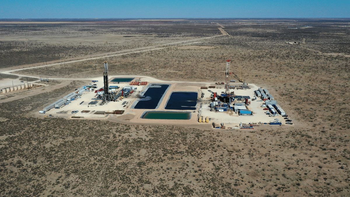 النفط يتراجع وسط ترقب المستثمرين لبيانات أمريكية وصينية