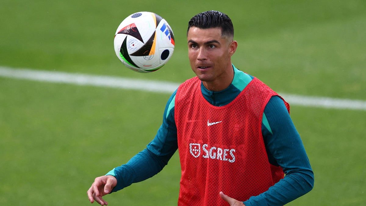 بيع تذكرة تدريب كريستيانو رونالدو مع البرتغال مقابل 800 يورو