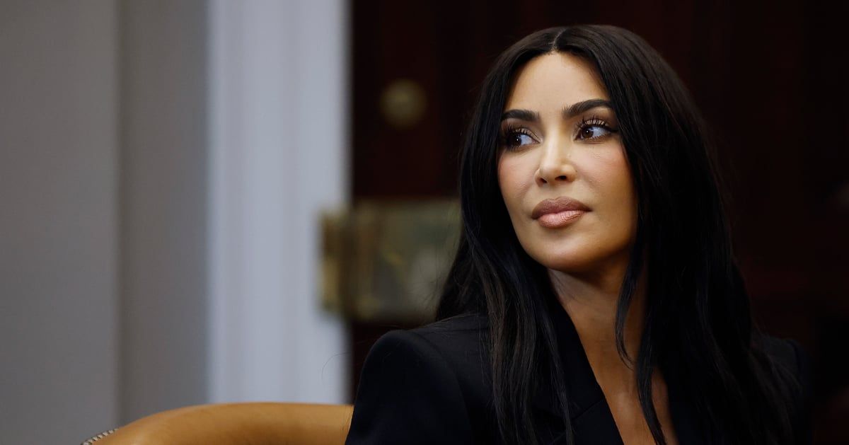 كيم كارداشيان: استقللت طائرتي الخاصة لتناول "كعكة الجبنة" في باريس