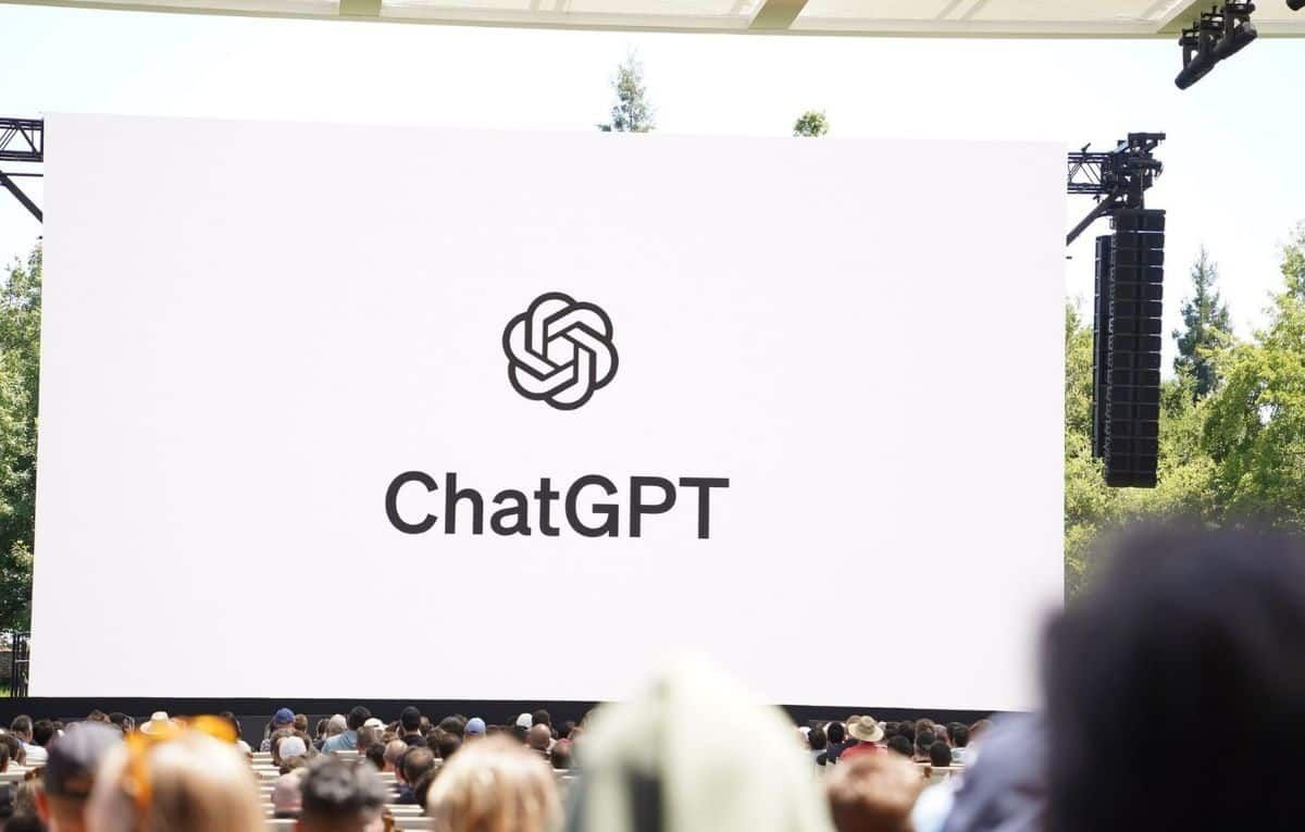 آبل تغامر بإدماج ChatGPT.. هل تصبح أنظمتها أقل أمانًا؟ - موقع الخليج الان