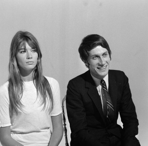 صنفت الأفضل بين 200 مغنية.. رحيل النجمة الفرنسية فرانسواز هاردي