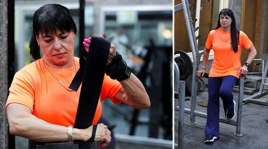 «تجاوز الستين لا يمنع».. حكاية أماني حاصدة الذهب في «رياضة القوة»