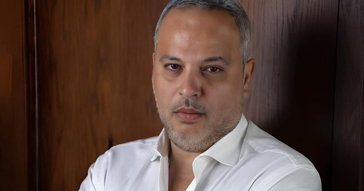 سرقت ذهبًا.. القبض على خادمة الفنان تامر عبد المنعم