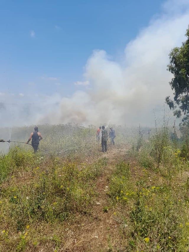 سوريا.. سباق مع الزمن لإطفاء حرائق أشعلها مُبكرًا ارتفاع الحرارة (صور)