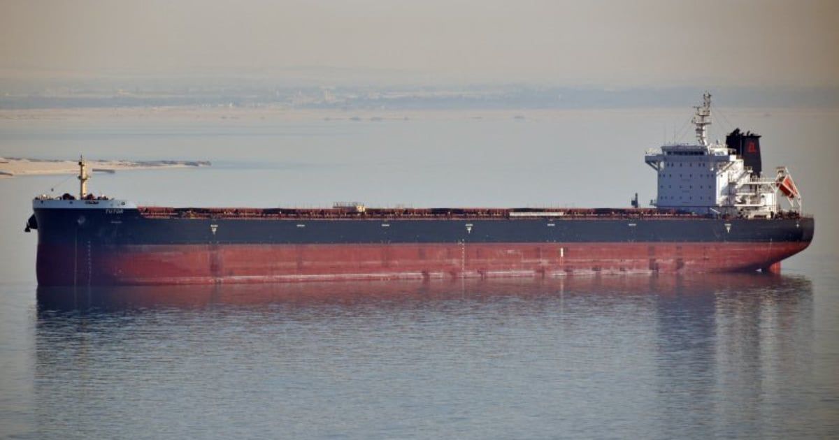 تضرر سفينة يونانية بعد هجوم بزورق حوثي مسيّر في البحر الأحمر