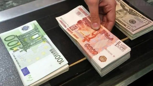 خبراء: واشنطن تورط أوروبا بحرب اقتصادية "مستعرة" مع موسكو