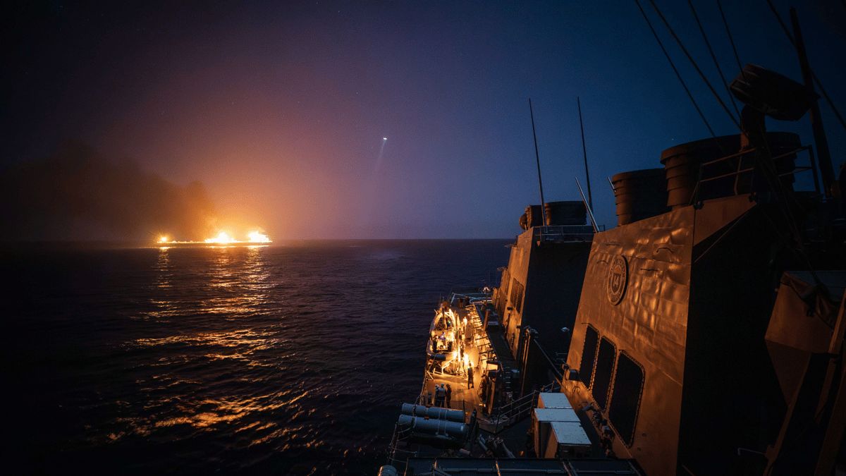 "سنتكوم": إصابة بحار إثر استهداف حوثي لسفينة تجارية