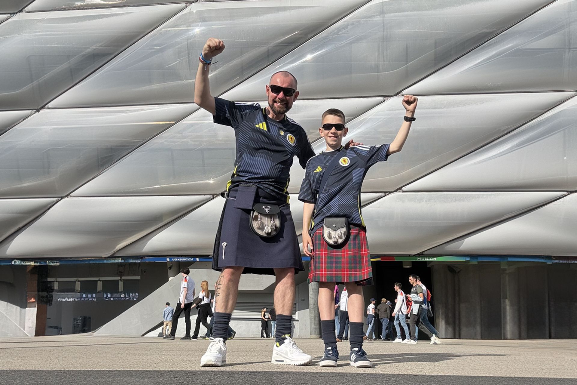 بعذر غريب.. أب أسكتلندي يبرر غياب ابنه عن المدرسة خلال يورو 2024 - موقع الخليج الان