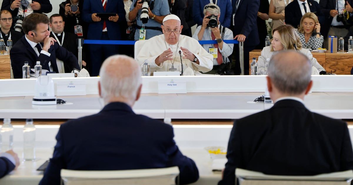 البابا يحذّر من تحوّل الذكاء الاصطناعي إلى "سلاح فتاك مستقل"