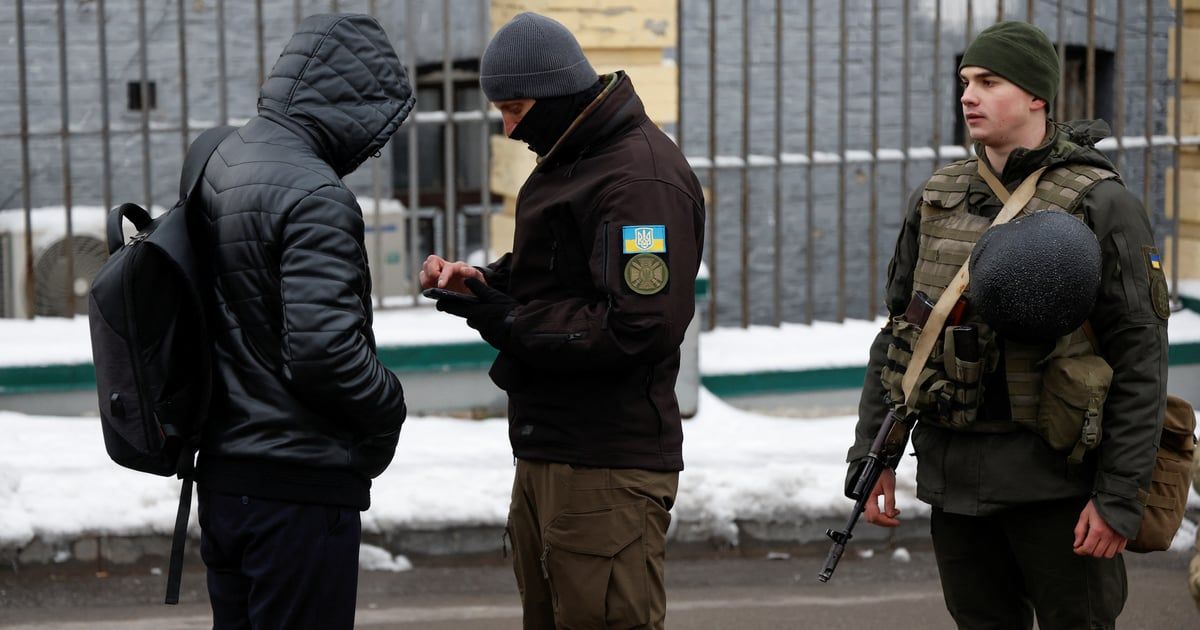 أوكرانيا توقف مسؤولا إقليميا بتهمة التخابر مع روسيا