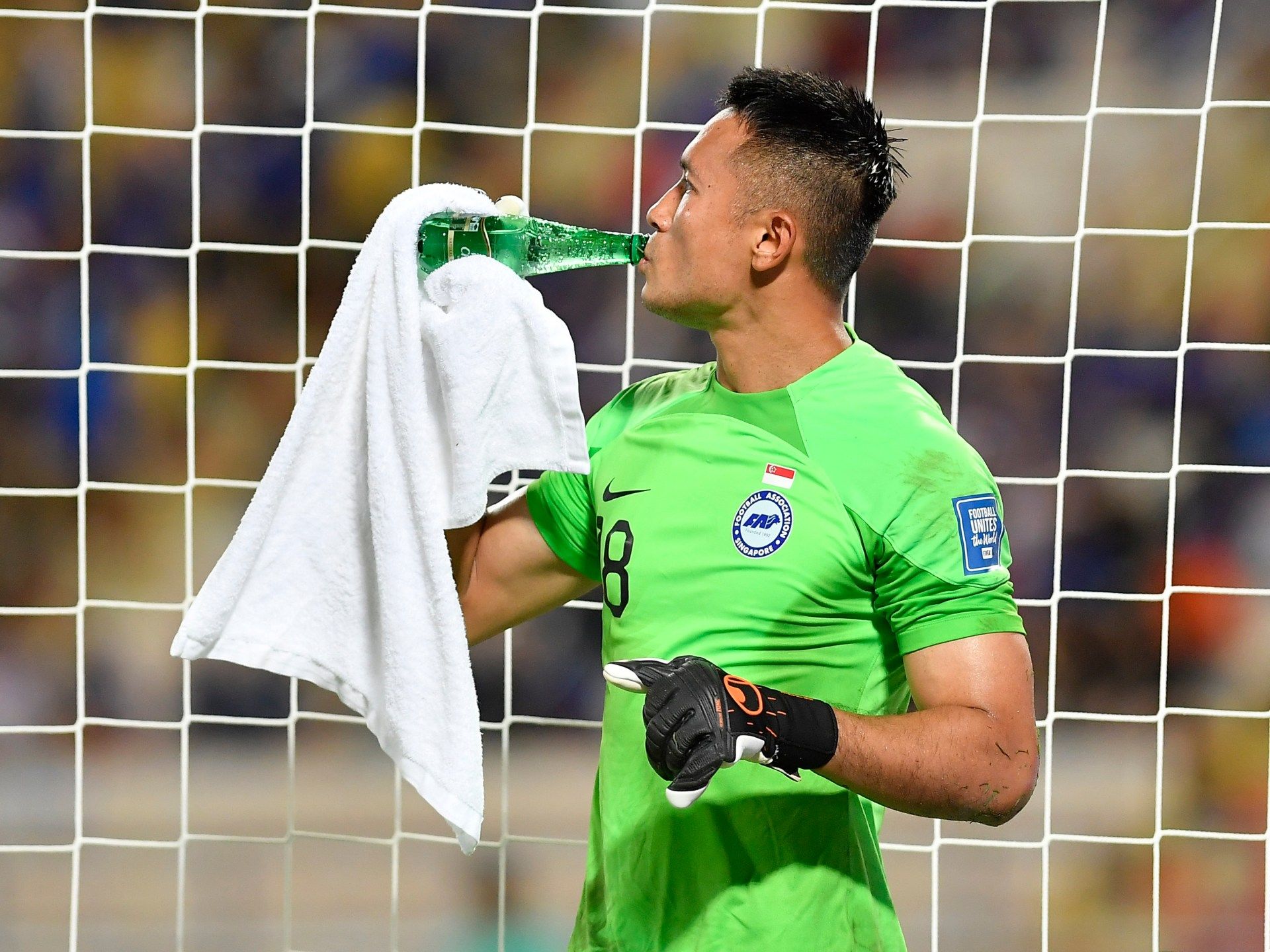 لسبب غريب.. حارس مرمى سنغافورة يطالب الجماهير الصينية بإيقاف إرسال الأموال له - موقع الخليج الان