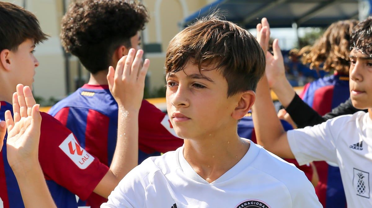 برشلونة يكتسح فريق نجل ميسي بخماسية (فيديو)