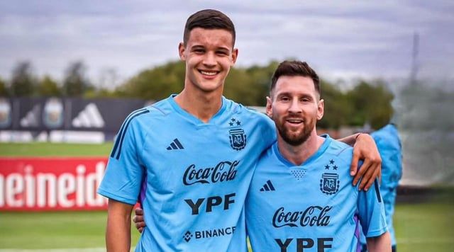 "ليونيل الجديد".. ميسي يبدي انبهاره بجوهرة الأرجنتين