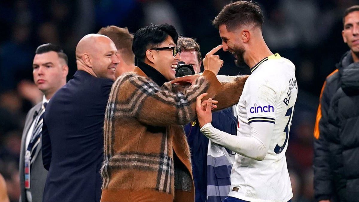 بسبب تعليق عنصري.. بنتانكور يعتذر لزميله سون نجم توتنهام