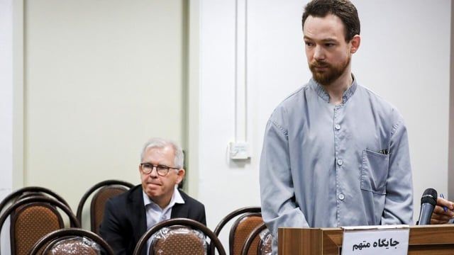 بوساطة عُمانية.. إيران والسويد تتبادلان السجناء