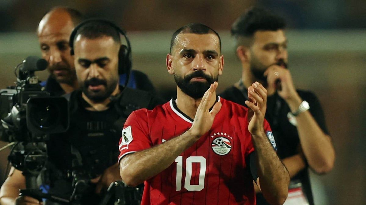 بدون حلوى.. احتفال غريب بعيد ميلاد محمد صلاح (صورة)