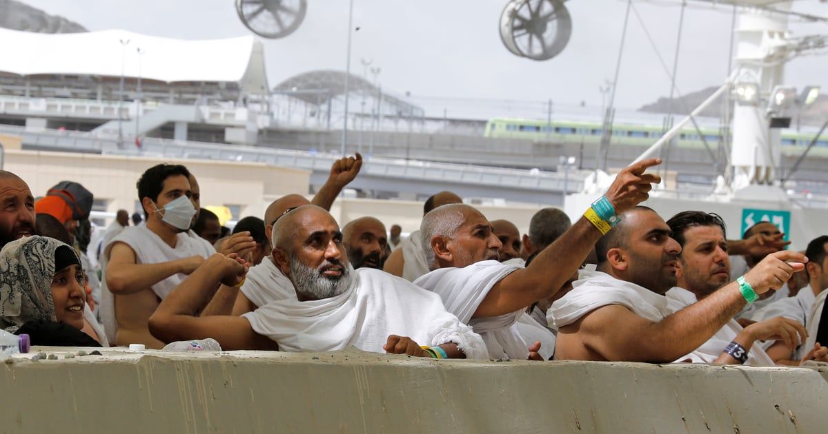 أول أيام عيد الأضحى.. الحجاج يرمون "جمرة العقبة الكبرى" (فيديو)