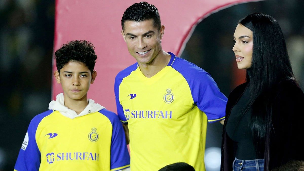 رسالة مؤثرة من رونالدو لكريستيانو جونيور في عيد ميلاده (صورة)