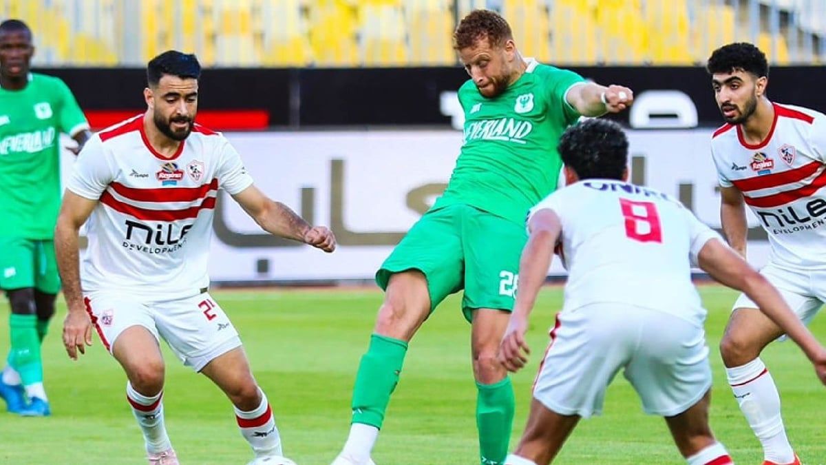 اشتباك بالأيدي بين مدافع الزمالك وحارس مرماه (فيديو)