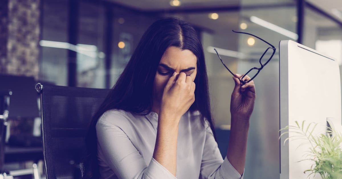 صداع ما وراء العينين قد يدل على حالات طبية خطيرة