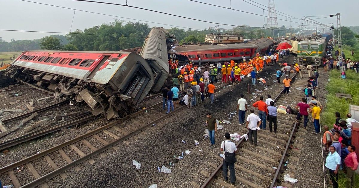 قتلى وجرحى بتصادم قطارين في الهند (فيديو)