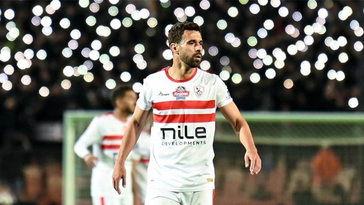عبدالله السعيد يثور غاضبًا بعد تبديله في لقاء الزمالك والمصري (فيديو)