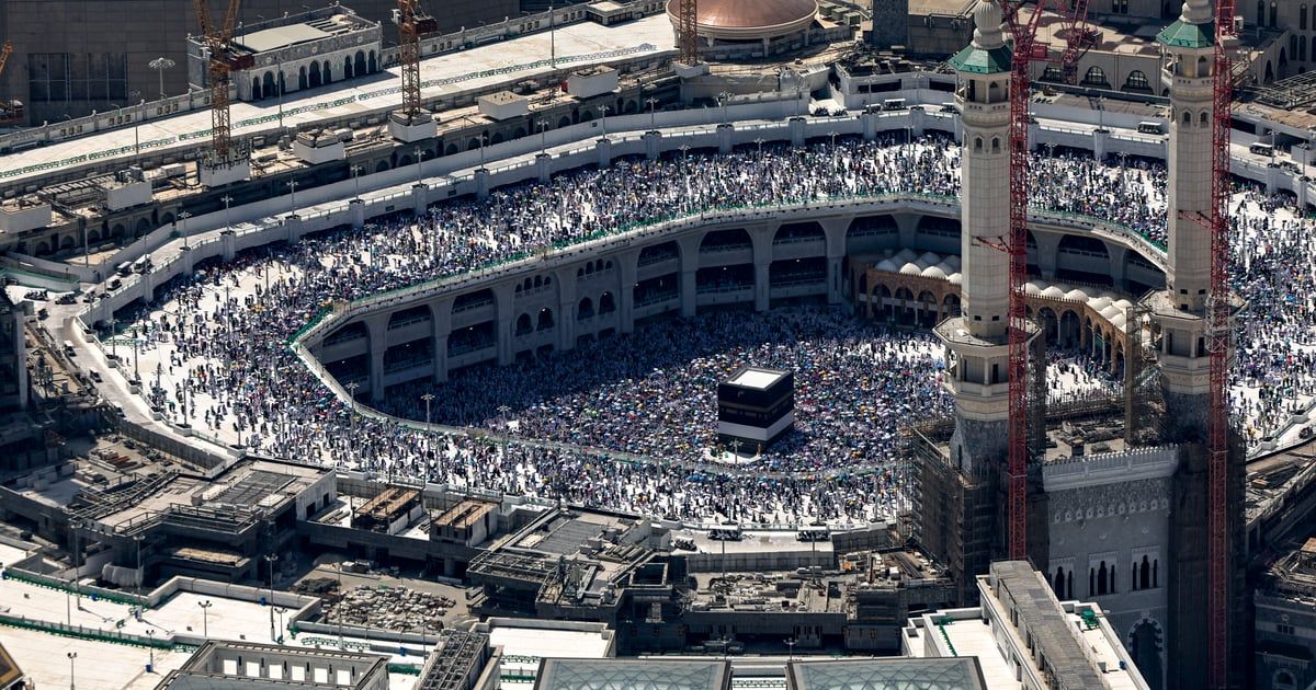 وسط موجة حر قياسية.. أمطار على مكة المكرمة (فيديو)