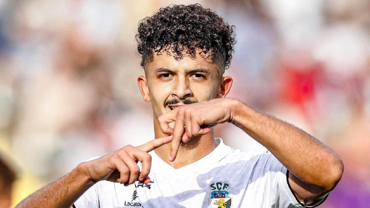 الجزائري بلومي على رادار عملاق الدوري الفرنسي