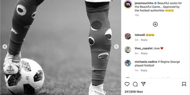 السر وراء قيام لاعبي كرة القدم بعمل ثقوب في جواربهم