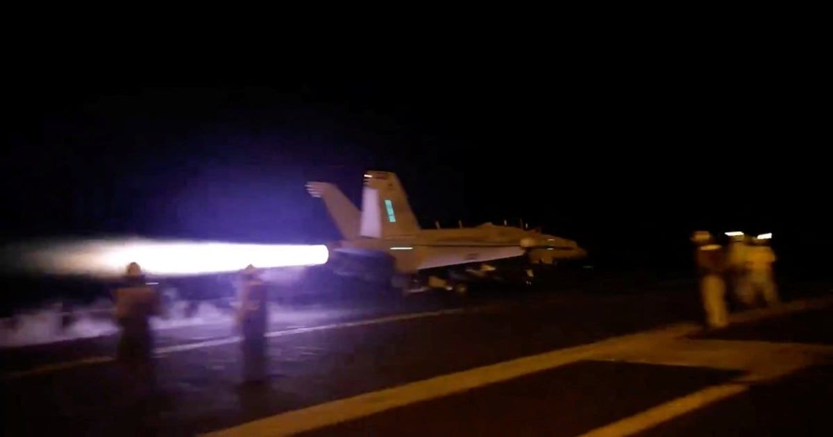 طيران غربي يشنّ 10 غارات على مطار الحديدة وجزيرة "كمران" في اليمن