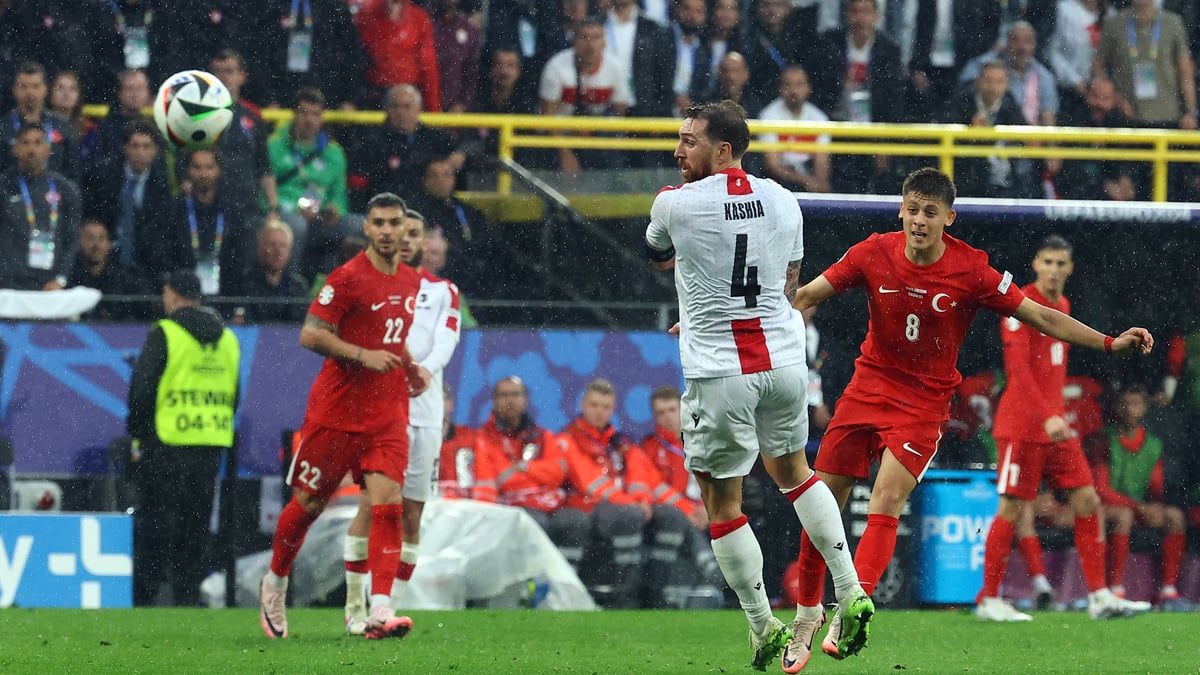 أردا غولر يحطم رقما قياسيا لكريستيانو رونالدو