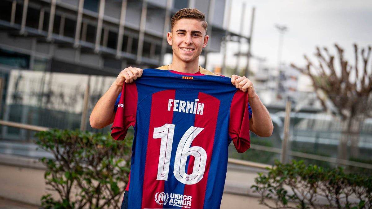 مانشستر يونايتد يقدم عرضًا لاقتناص موهبة برشلونة