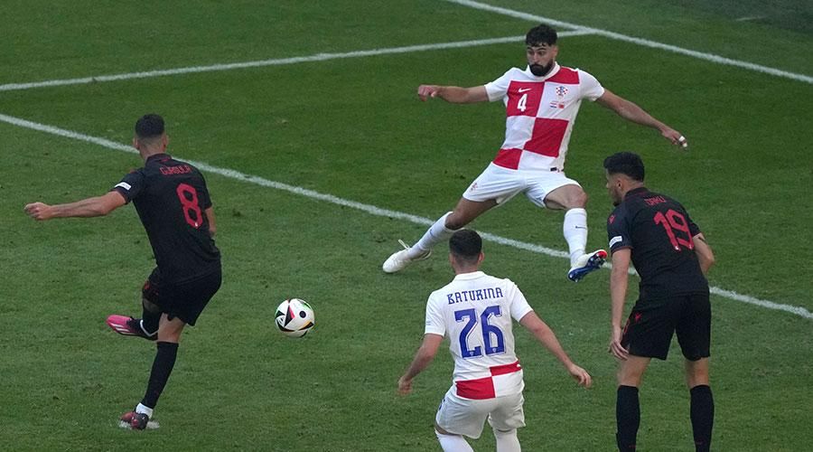 كأس أوروبا.. ألبانيا تصدم كرواتيا بتعادلٍ متأخر وتعقّد تأهّلها