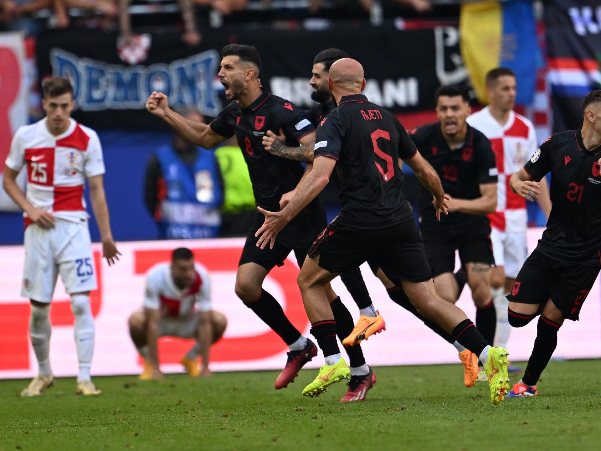 شاهد.. ألبانيا تنتزع تعادلا قاتلا من كرواتيا في يورو 2024 - موقع الخليج الان