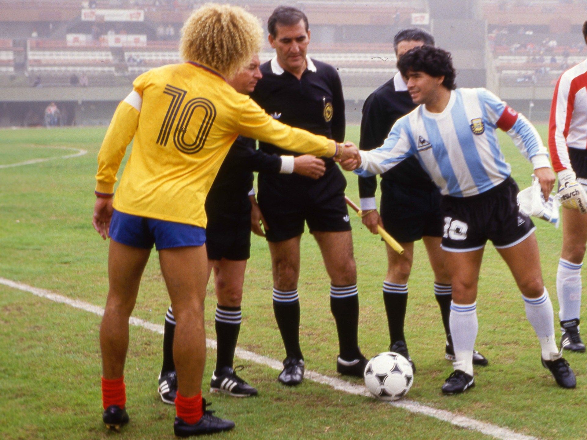 من مارادونا وبيليه إلى إتشيفيري وأرانغو.. نجوم لمعت في سماء كوبا أميركا - موقع الخليج الان