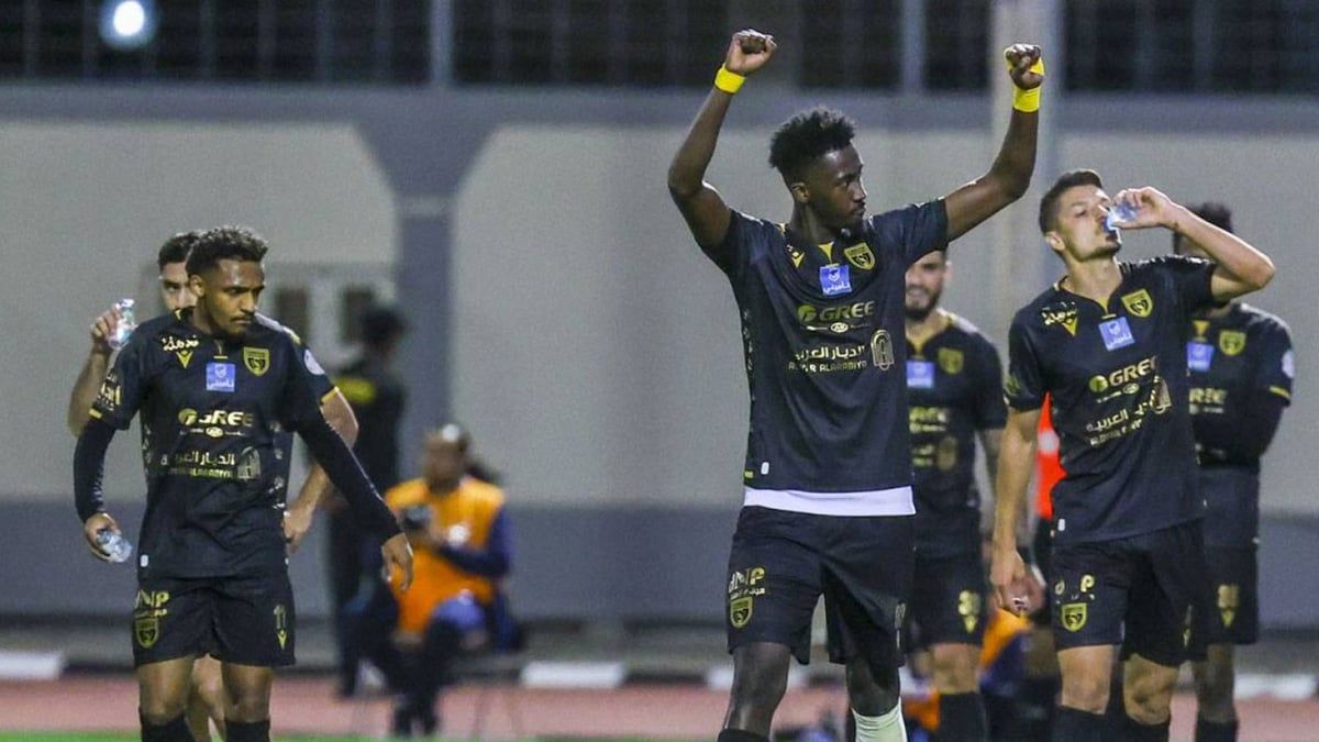 وكيل عون السلولي يرد على تقارير انتقال اللاعب للهلال السعودي