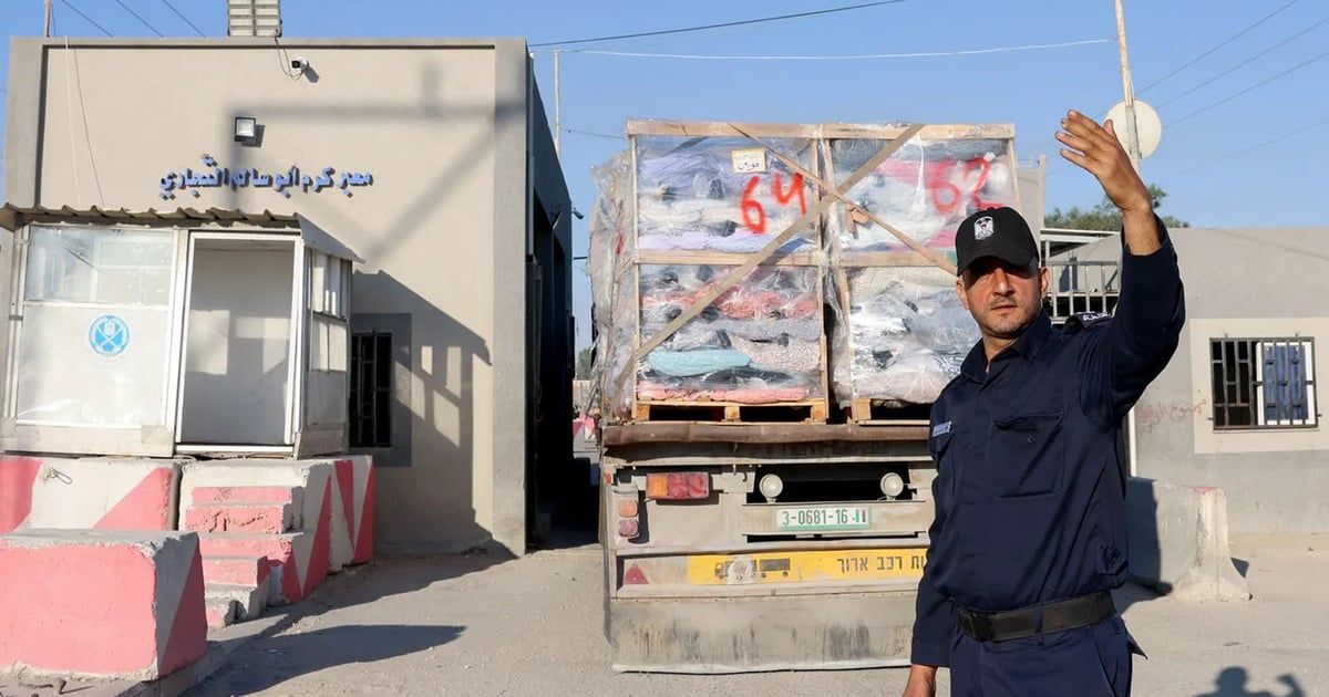 "الفوضى" تمنع إيصال المساعدات إلى غزة من معبر كرم أبو سالم