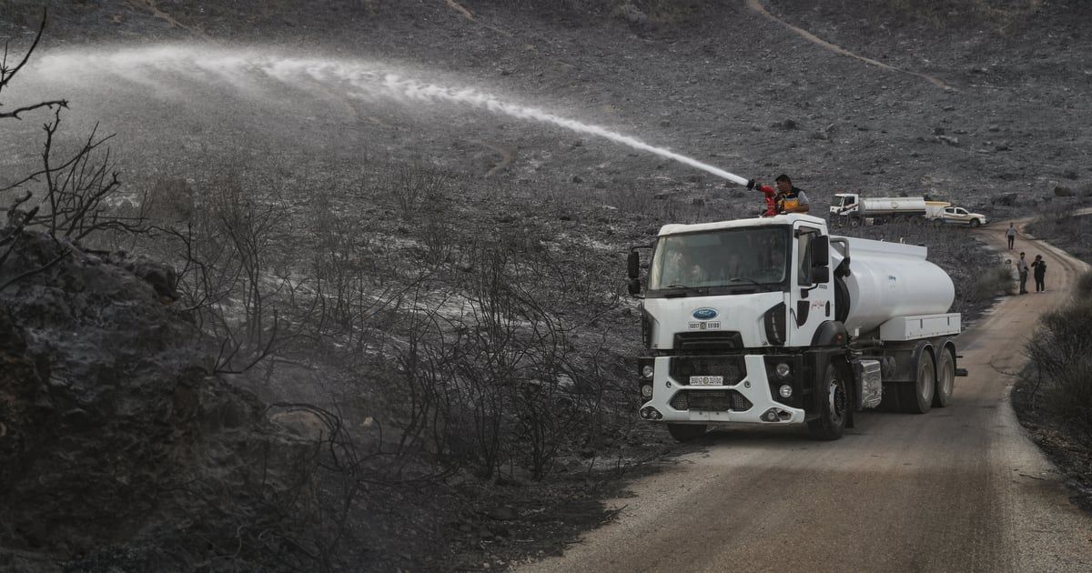 حوامات الجيش السوري تتدخل لإخماد حريق ضخم في منطقة الغاب