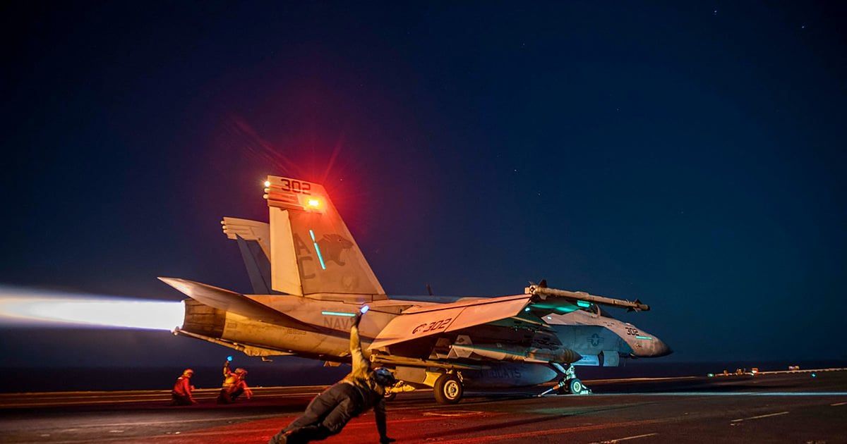 التحالف الدولي يستهدف مخزنًا للسلاح في الحديدة