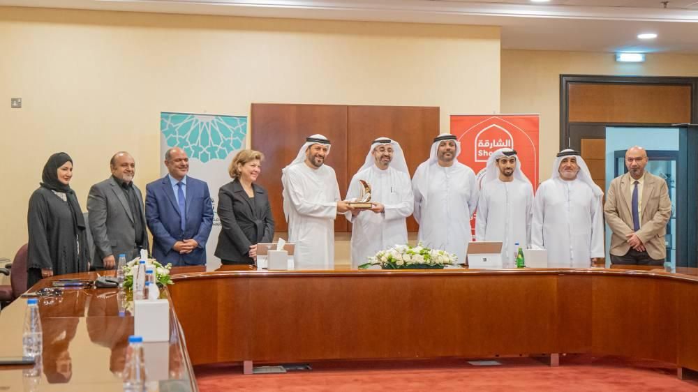 جامعة الشارقة توقع مذكرة تفاهم مع النادي البحري