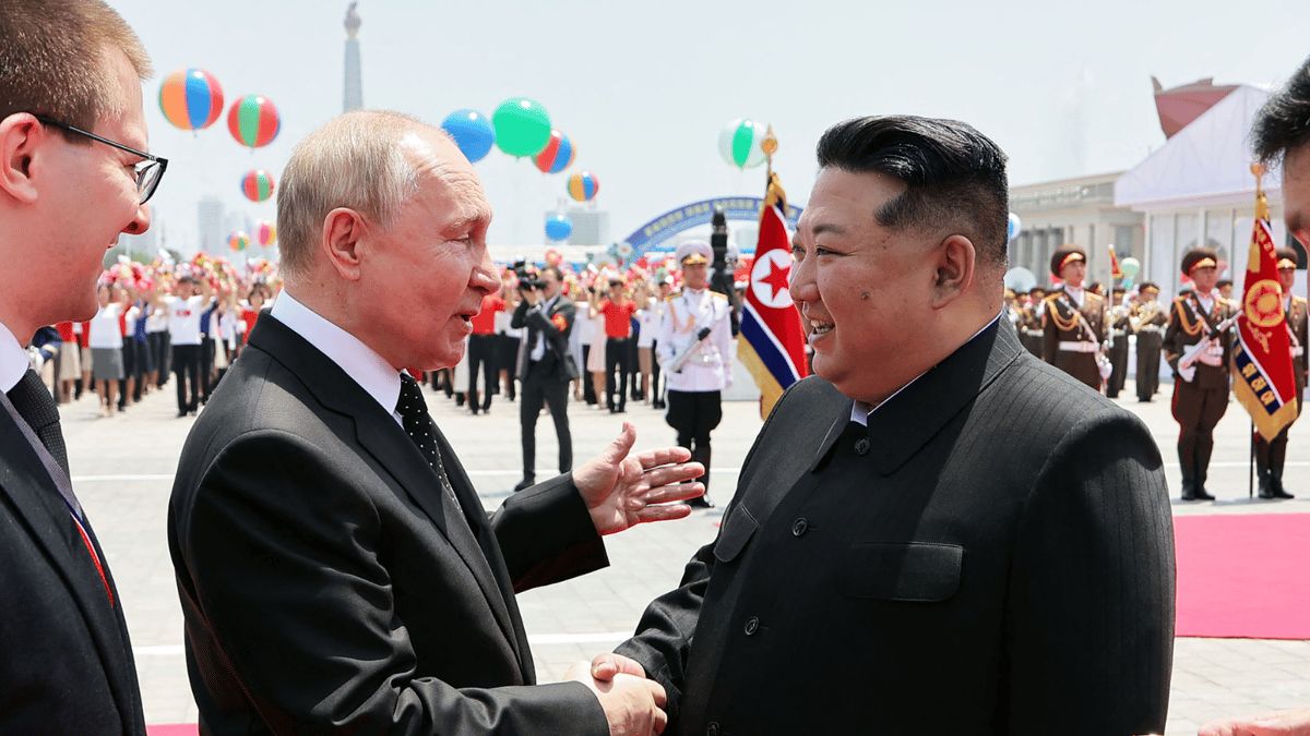"سي.أن.أن": لقاء بوتين وكيم "فرصة ذهبية" للإفلات من العزلة الدولية