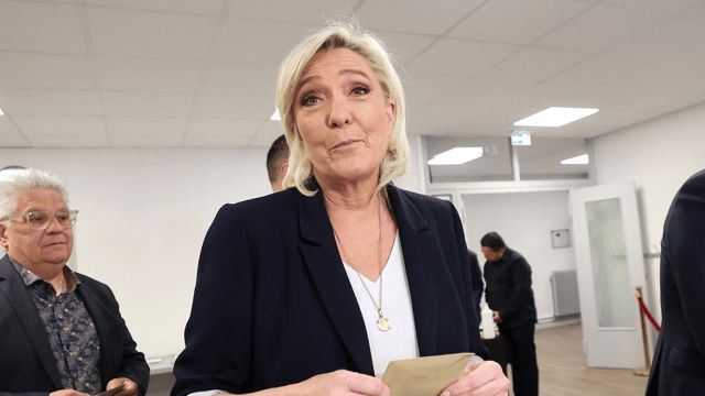 مخاوف في فرنسا من فتح ماكرون الباب أمام حكومة "متطرفة"