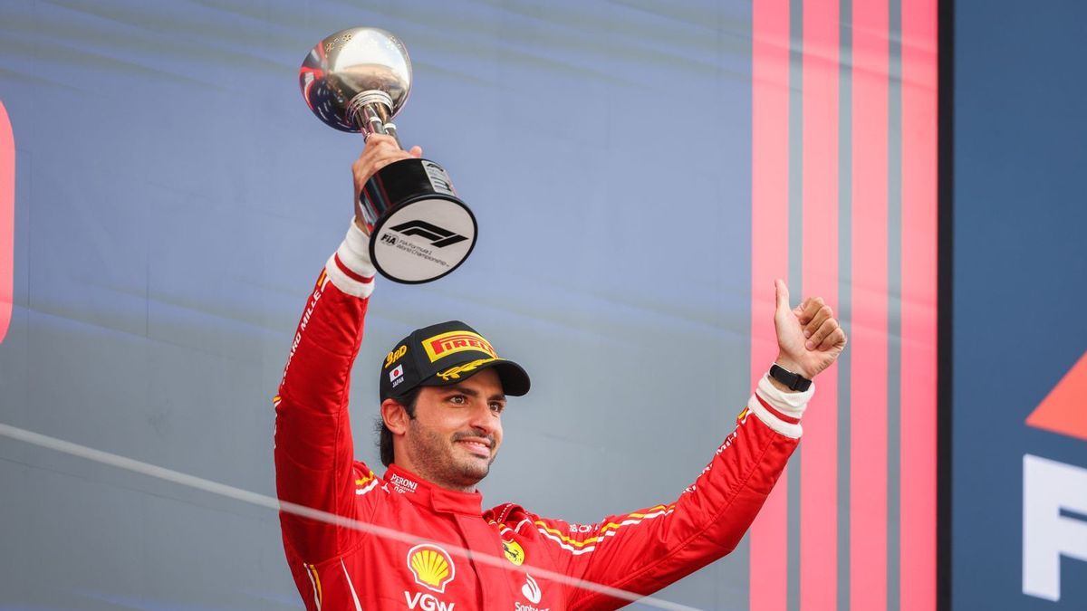 سيحل مكان هاميلتون.. ساينز يأمل في حسم القرار بشأن مستقبله في فورمولا 1